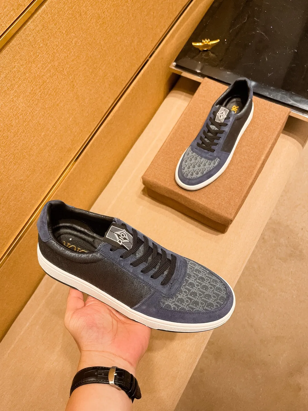 Men's shoes💰 400💰[Dior]🔥 High-end men's shoes brand official website 1:1 latest masterpiece: uppers are made of Italian imported first-layer cowhide with comfortable and breathable lining➕original non-slip and wear-resistant outsole🔥, making walking more convenient and comfortable! An exclusive new model, a stunning work, a beautiful 1:1 replica [color] compared to the official quality! Create a fashionable personality to set off your uniqueness! A must-have for trendy men! Classic 🔥Size: 38-44 Color: 🔥 3⃣️colors available🔥.